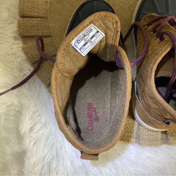 OshKosh B’gosh Boys Tarin Ankle Boots with durable traction and Duck Toe Size 1 - Picture 10 of 11